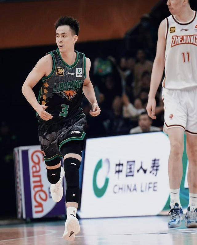 开云官方网站-重要助攻首场状态出色，加拿大队观众沸腾！，Ming重返赛场引发球迷热议(nba助攻榜历史排名前50名)