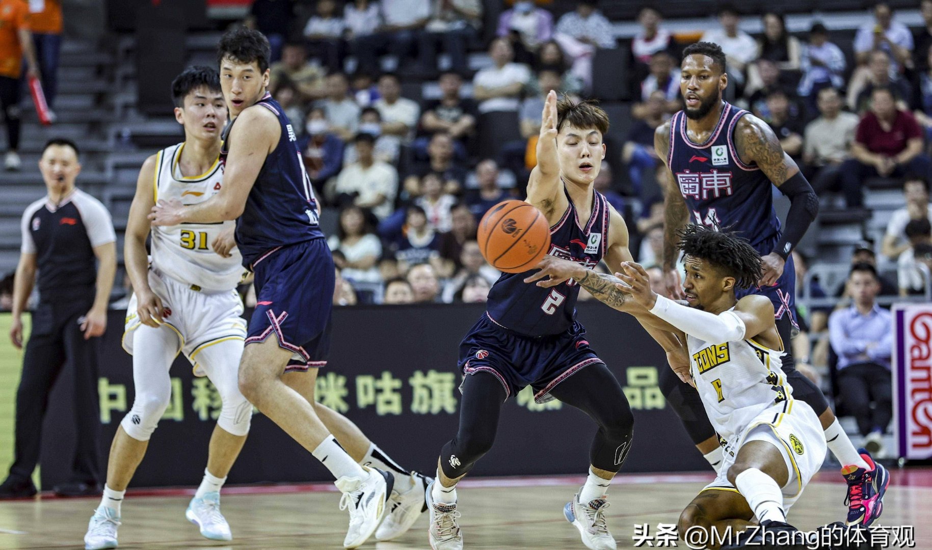 国际比赛日皇家社会备战CBA常规赛；队长鼓劲细节曝光；话题不断；赛程密集仍需轮换的简单介绍