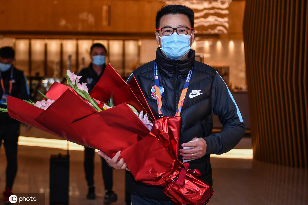 Kaiyun官网-关于从集结日深圳男篮调整名单以备NBA常规赛到曼联完成体检备战英超，金州勇士临场应变备战足总杯的信息